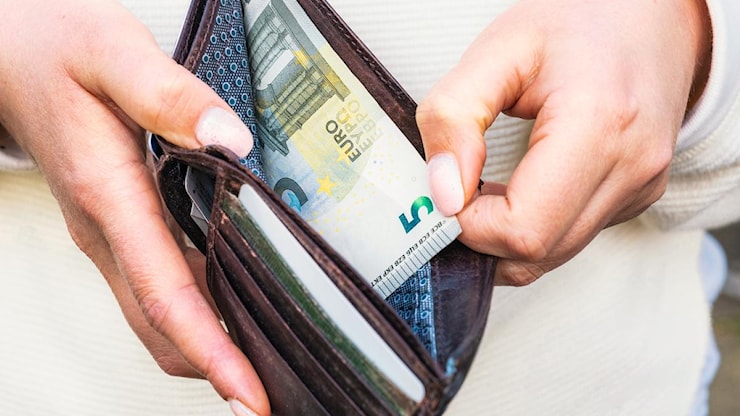 Sopravvivere al carovita: Addio a carne e pesce. I termosifoni? Mai accesi - La Nazione