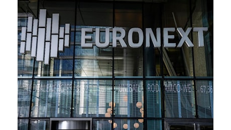 Borse europee in calo, banche deboli ma corrono microchip e lusso