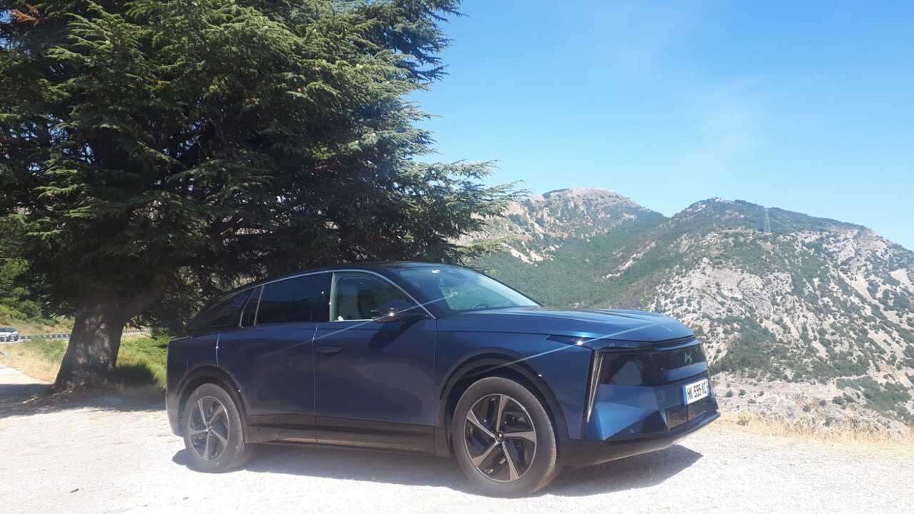 DS N°7: il nuovo SUV premium elettrico e ibrido prodotto a Melfi arriva nel 2026