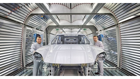 Porsche frena ancora: consegne in calo del 16% nel semestre