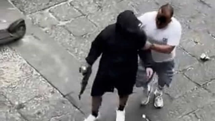 Mitra in strada e agguati, il prefetto: A Napoli circolano troppe armi