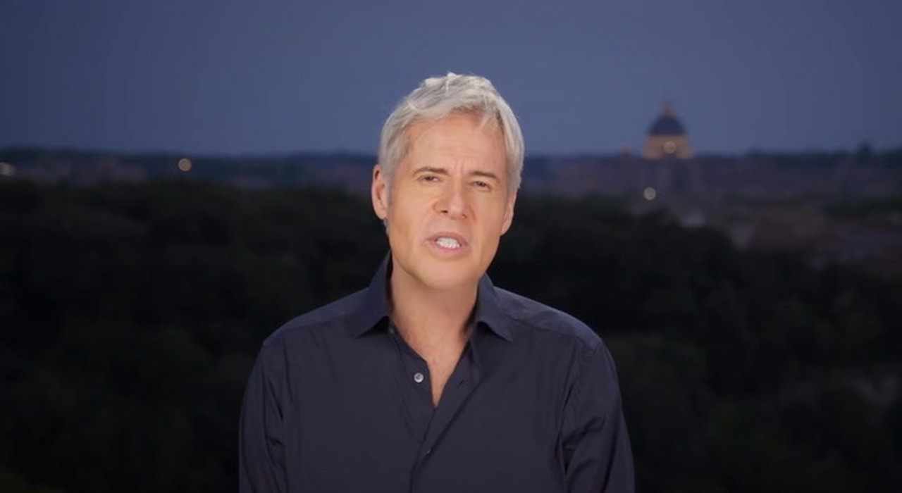 Claudio Baglioni, l'annuncio dopo la polmonite: «Temevo che non sarei più tornato su un palco»