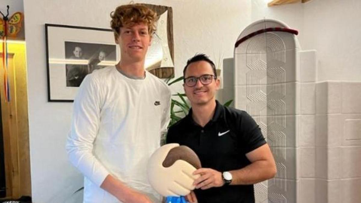 Amico, confidente, consigliere, a sostenere Jannik a Wimbledon è arrivato il fratello Mark