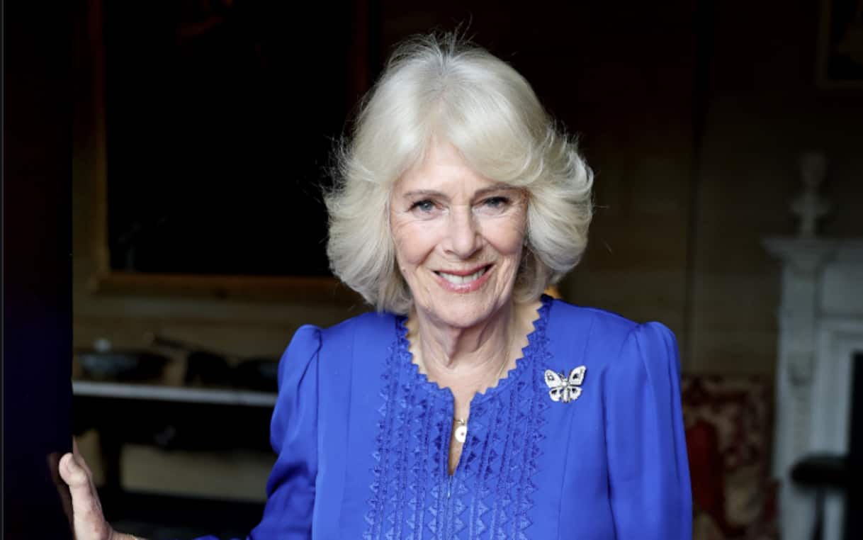 La regina Camilla compie 79 anni, la sovrana celebrata con un nuovo ritratto. FOTO