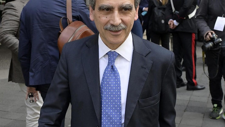 Mps, il piano di Lovaglio e Castagna per arginare Intesa - La Stampa