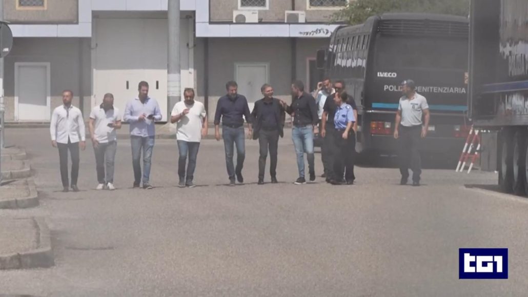 RAINEWS * POLITICA: «SALVINI TORNA A BOLLATE DA ROGGERO, CONTINUA IL DIBATTITO POLITICO SULLA LEGITTIMA DIFESA»