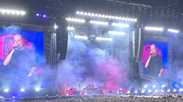 Bologna, schiacciata tra due bus all'uscita del concerto di Max Pezzali: gravissima 57enne bresciana