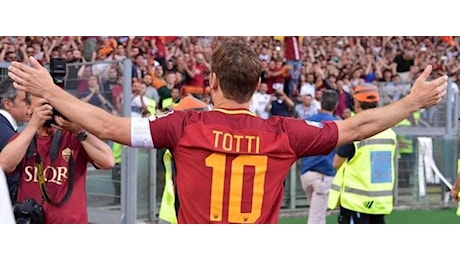 Totti compie 50 anni: la lettera, la festa a Las Vegas e il nodo con la Roma sulle maglie numero 10