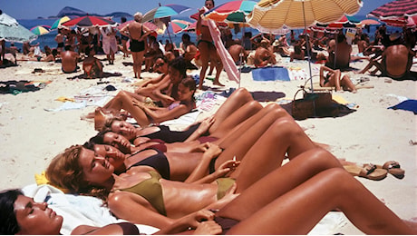 Il bikini compie 80 anni: la vera storia dell'invenzione che scandalizzò il mondo