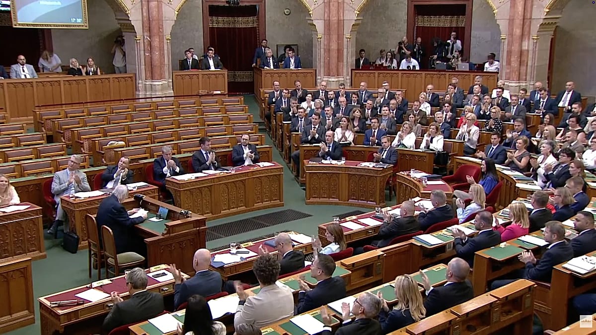 Ungheria, riforma costituzionale: decisa la destituzione del presidente Sulyok