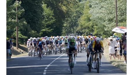 Tour de France, la 10ª tappa in diretta live: oggi si sale sul Massiccio Centrale
