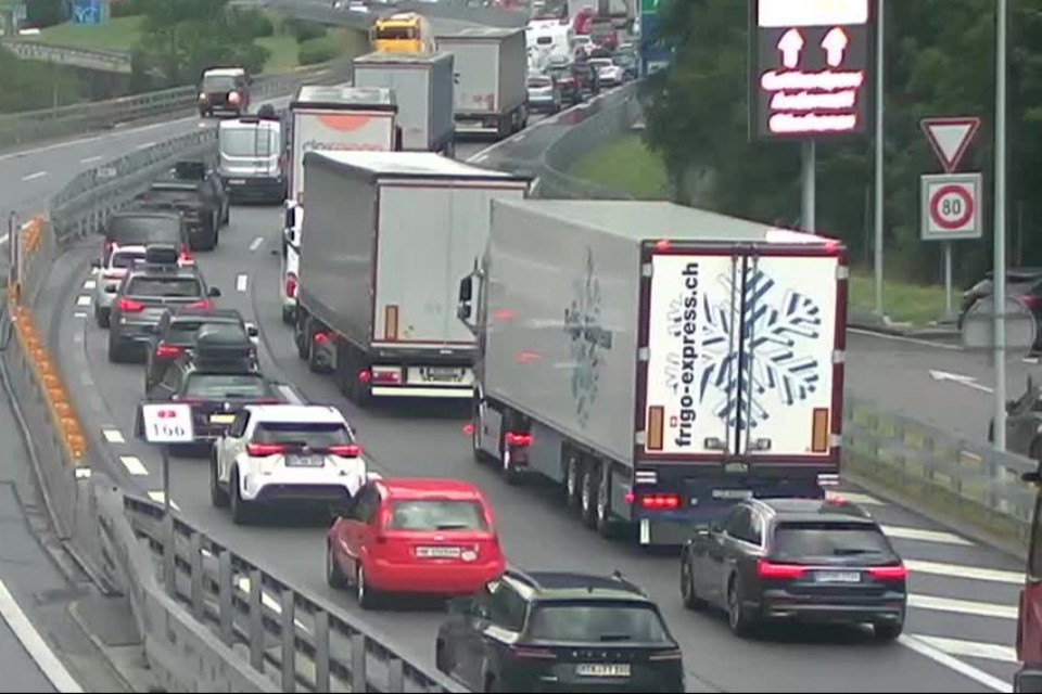 20 km di colonna al portale nord del San Gottardo