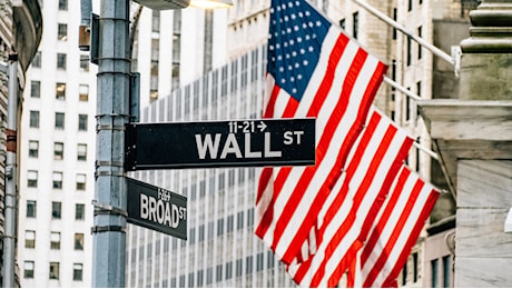 Wall Street apre mista: Dow Jones in rialzo, Nasdaq penalizzato dal petrolio
