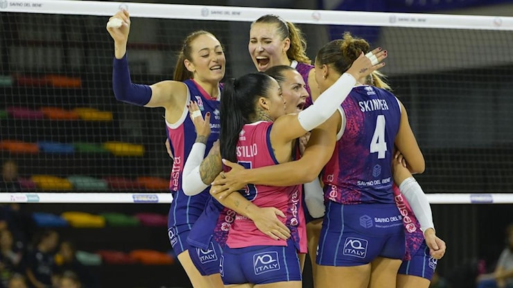 Volley Mondiale per Club femminile - Dopo il successo sulle brasiliane dell’Osasco, ieri notte la sfida decisiva con Lima. Savino Del Bene a una passo dalla semifinale - Quotidiano Sportivo