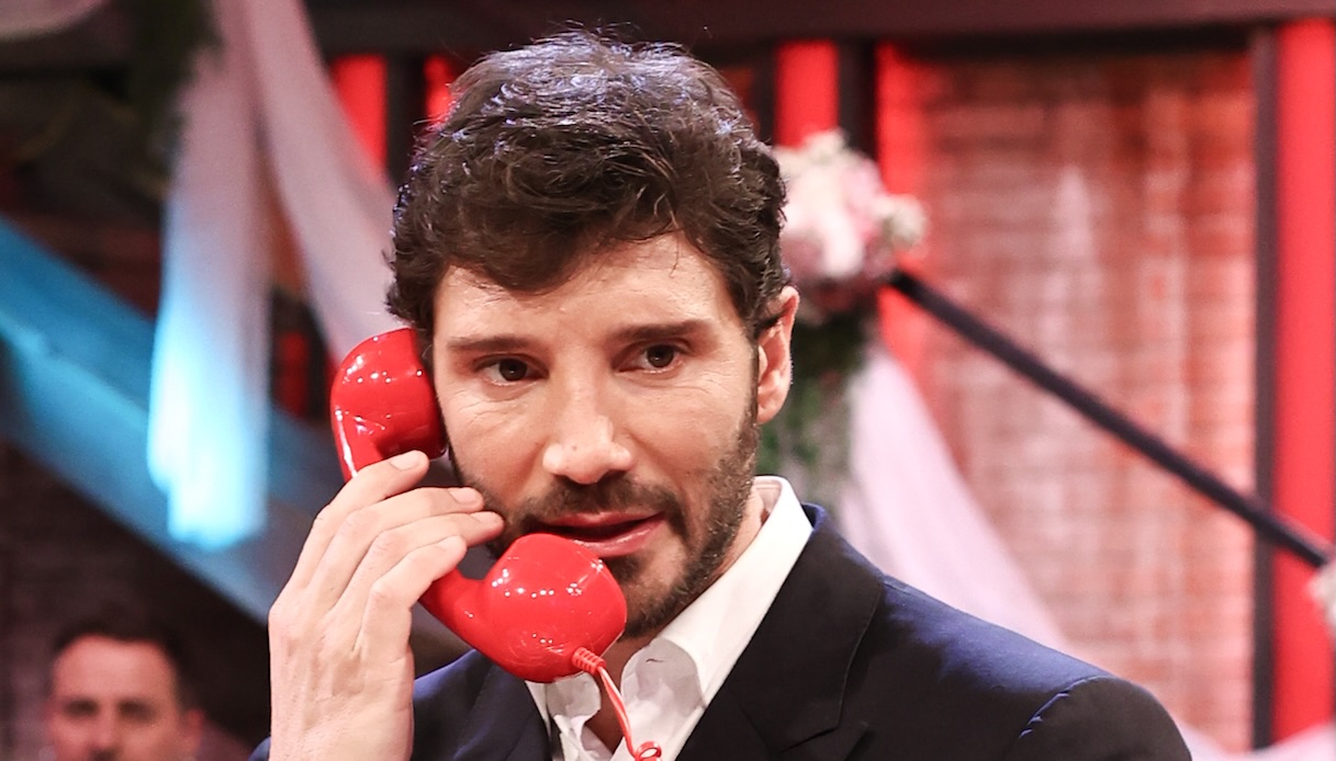 Affari tuoi non va in onda stasera 10 luglio, quando torna Stefano De Martino