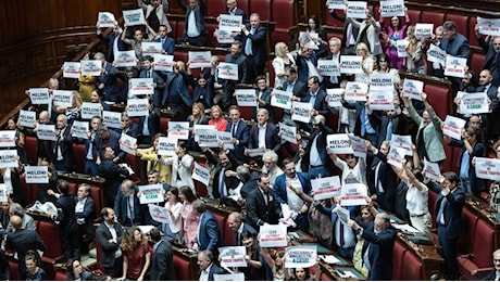Legge elettorale, protesta opposizioni alla Camera: Meloni ha fallito