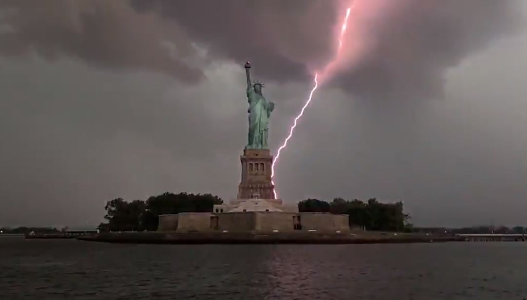 Fumo e temporali su New York alla vigilia della finale mondiale, ma per domenica è previsto un miglioramento