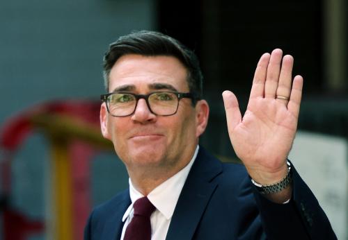 Regno Unito, Keir Starmer si dimette: Andy Burnham è il nuovo premier. Il discorso: «È la nostra ultima chance»