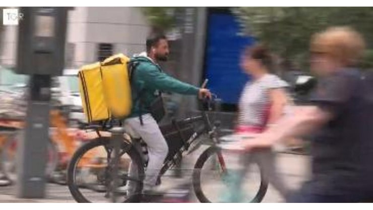 Informazioni ingannevoli sull'impegno etico. Istruttoria dell'Antitrust su Deliveroo e Glovo - RaiNews