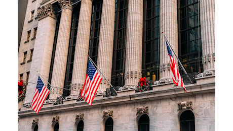 Wall Street apre in rosso: chip ed energia zavorrano i listini. Attesa per Fed e trimestrali bancarie