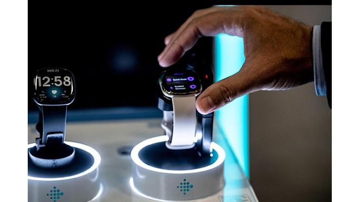 L'Ue esenta smartwatch e giocattoli elettrici da obblighi di rimovibilità batterie - L'Adige