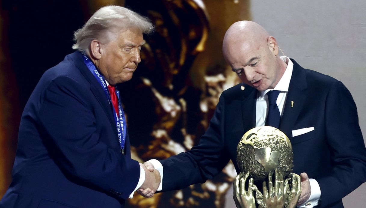 Trump si fa fare un favore dalla Fifa e dall'amico Infantino, è polemica sui Mondiali e su Balogun
