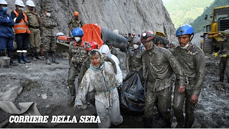 Nepal, un mese dopo lo tsunami dell'Himalaya: 1.453 morti e 5.285 dispersi
