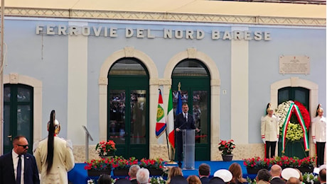Andria, dieci anni dopo la strage dei treni: Mattarella abbraccia i familiari delle vittime. Decaro:Sui binari unici il divario Nord-Sud"