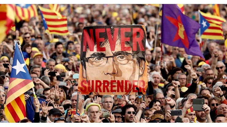 Amnistia catalana, la Corte Ue dà ragione a Sánchez: cosa cambia per Puigdemont - Il Fatto Quotidiano