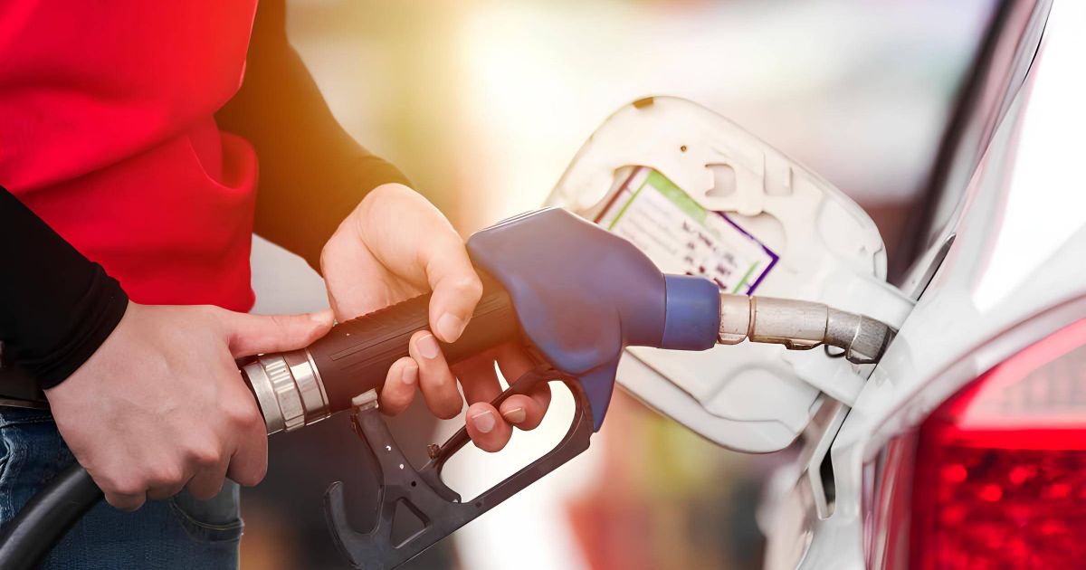 Caro carburanti, l'appello dei consumatori: il governo ripristini il taglio delle accise