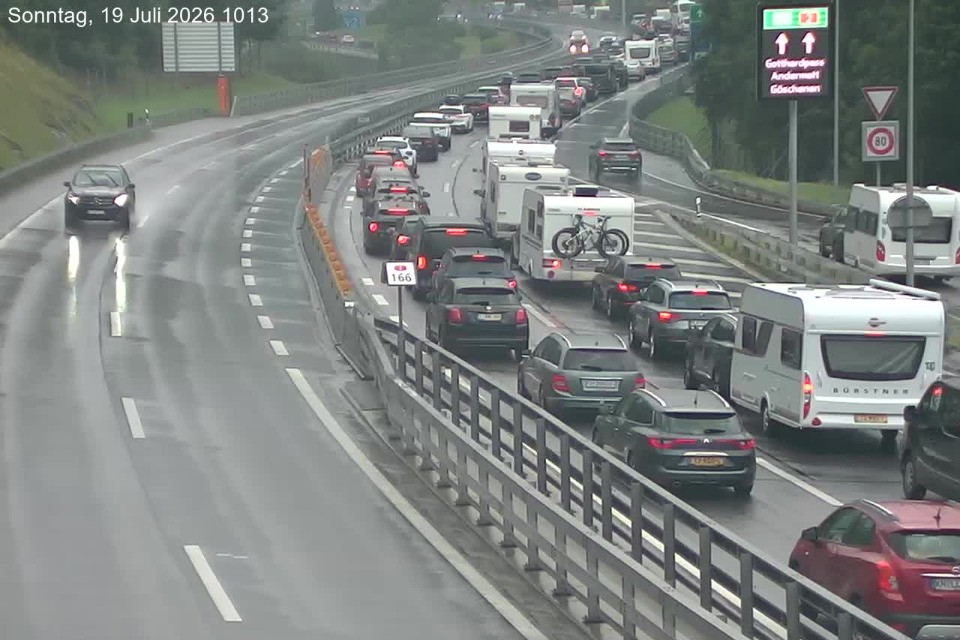 Altra giornata da bollino rosso al Gottardo, sono 14 i chilometri di colonna