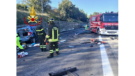 Frontale contro un tir sul raccordo Perugia-Bettolle: morti Gaia Stronati e Stefano Marrese