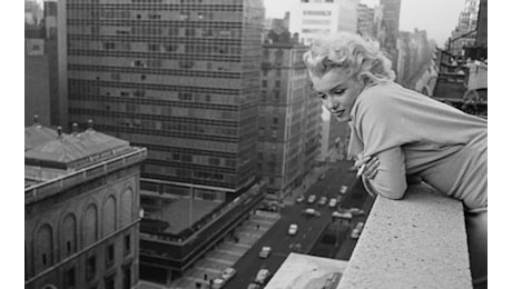 Marilyn Monroe, il centenario e quel docufilm che ne decostruisce il mito tra scarpe Ferragamo e servizi fotografici