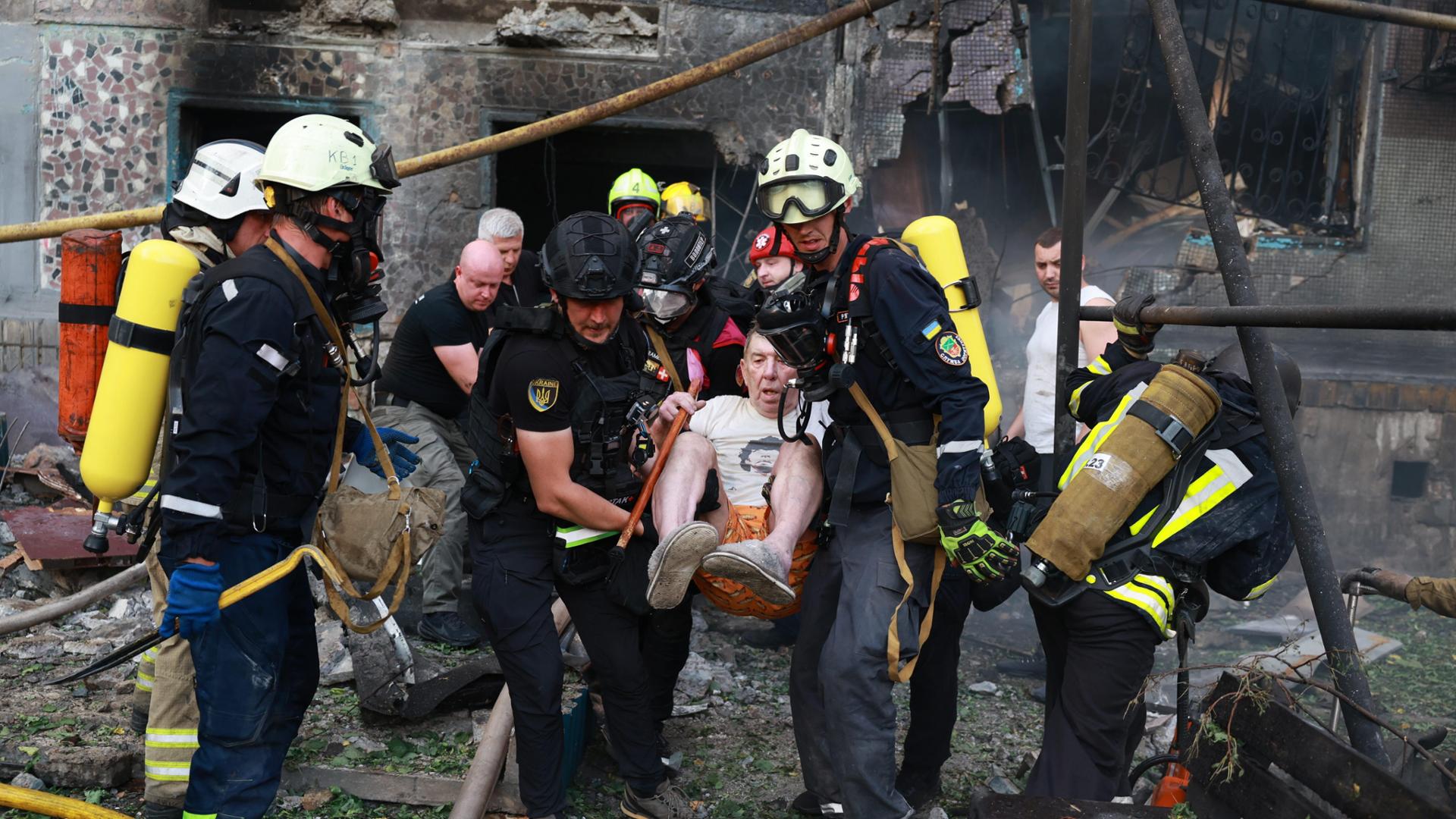 Zelensky: “Attacco contro il centro di Sumy, 4 morti e 27 feriti. Anche bambini”