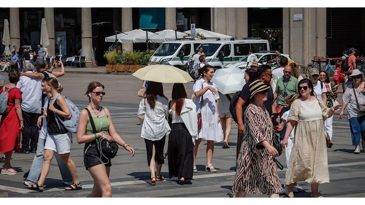 Caldo, è emergenza in tutta Europa. Picchi di 40-41° entro domenica, aria più fresca da inizio luglio - Il Sole 24 ORE