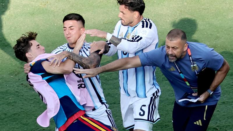 Il minuto più importante: risse, tensioni, e spalle voltate. L'epilogo amaro della Coppa del Mondo