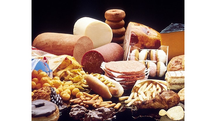 Gli alimenti ultra-processati riducono l’attenzione e aumentano il rischio di demenza - sanitainformazione.it