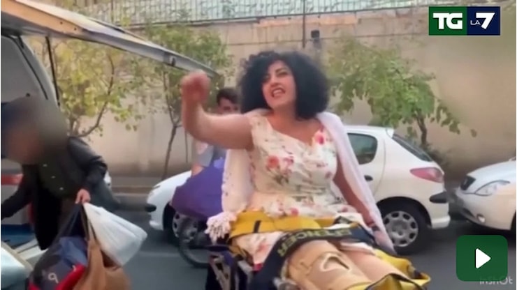 Iran, malore in carcere per l'attivista Narges Mohammadi, in terapia intensiva - TGLA7