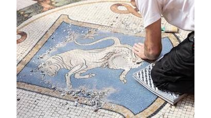 Ma i testicoli dove sono?, sui social è polemica per il restauro del toro in Galleria a Milano - OglioPoNews