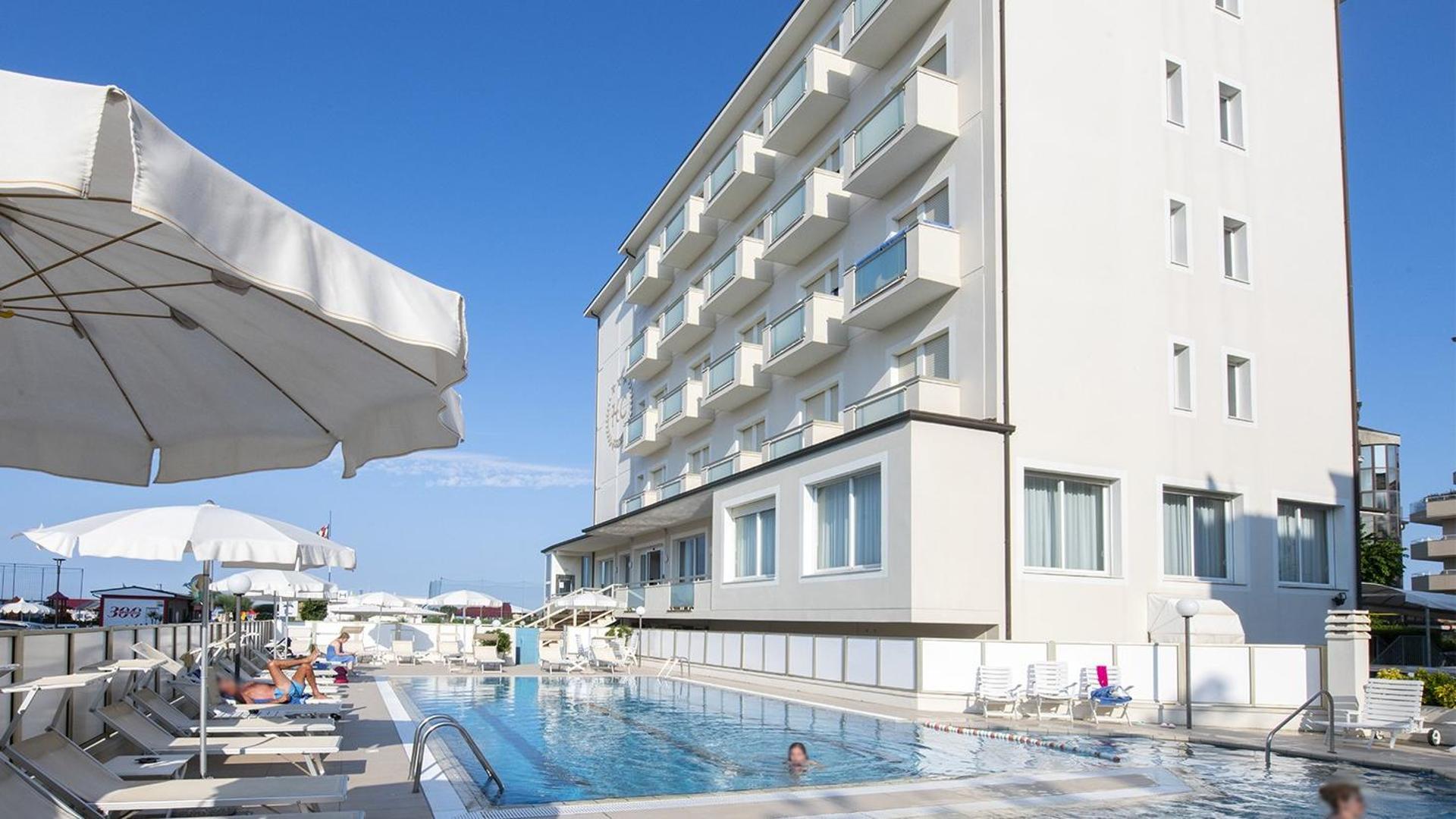 A quattro anni annega nella piscina dell’albergo “A quell’ora era chiusa”