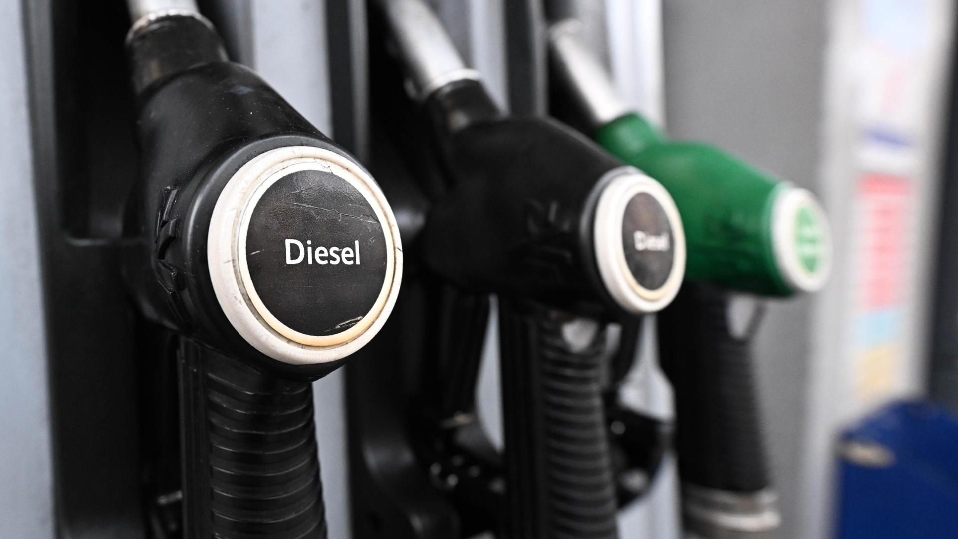 Il gasolio self service in autostrada torna sopra i due euro al litro