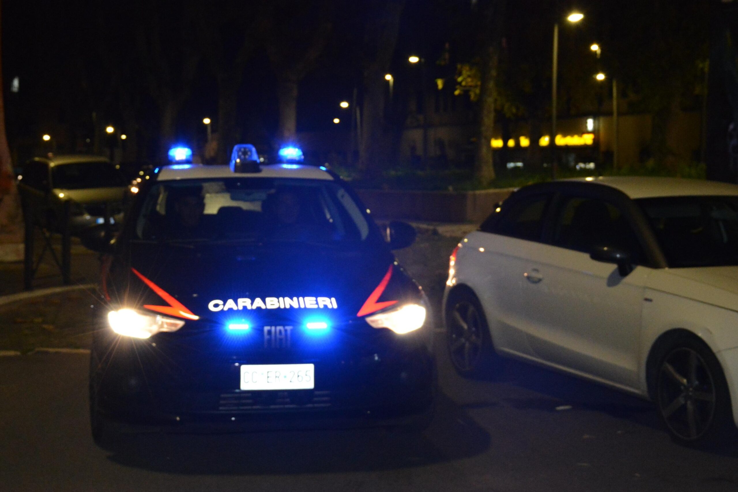 Spari a Valle Aurelia, agguato sotto casa nella notte: ferito a colpi di pistola un 53enne