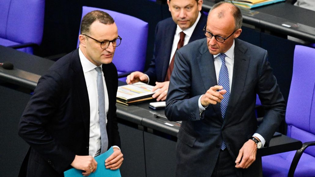 RAINEWS * POLITICA: «IL CAPOGRUPPO CDU SPAHN DIVENTA PADRE CON LA MATERNITÀ SURROGATA, MERZ GLI IMPONE LE DIMISSIONI»