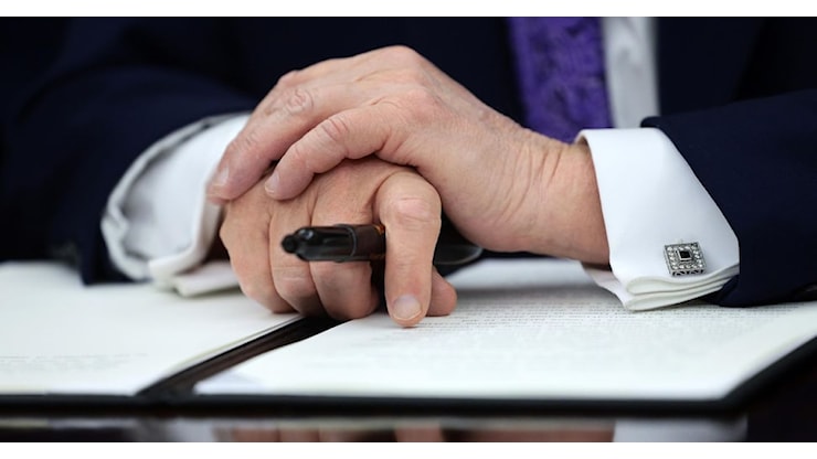 Trump centralizza la regolamentazione federale dell’intelligenza artificiale per superare le normative statali - Il Sole 24 ORE