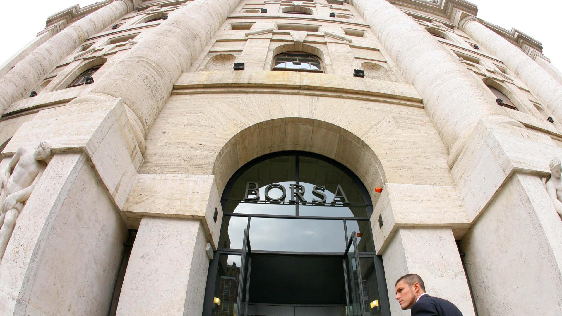 Milano in forte rosso tra tensioni in Medio Oriente e rialzo del petrolio: torna a 80 dollari